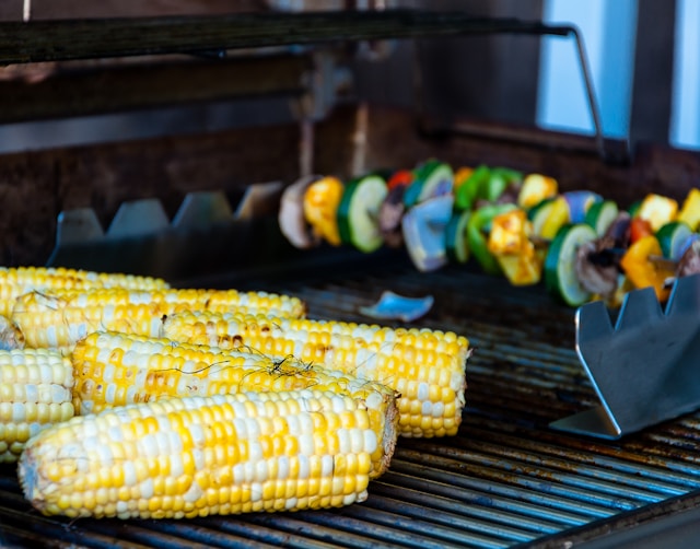 Grilling corn
